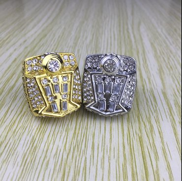 The NBA Chicago bulls in 1998 championship ring (double)